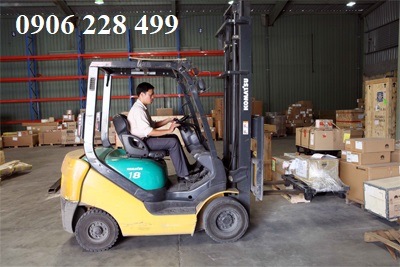 dịch vụ nâng hạ, dịch vụ nâng hạ hàng hóa, Dịch vụ nâng hạ hàng hóa trong kho, Vận chuyển đưa về nhà máy, tháo dỡ kiện, đưa vào vị trí bằng xe nâng, xe cẩu · Dịch vụ trọn gói hàng xuất : Đưa máy móc ra ngoài nhà máy, đóng kiện gỗ, hút chân không.